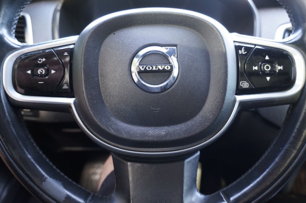 Photo 34 of this VOLVO XC90 R-DESIGN