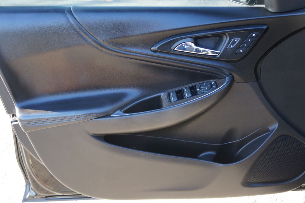 Photo 16 of this CHEVROLET MALIBU PREMIER