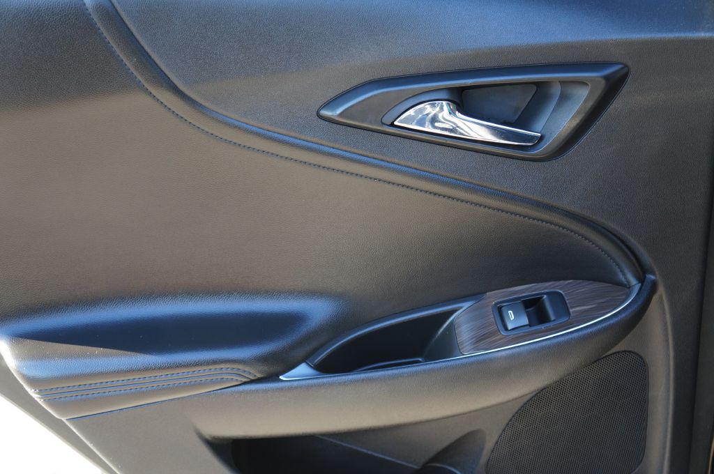 Photo 21 of this CHEVROLET MALIBU PREMIER