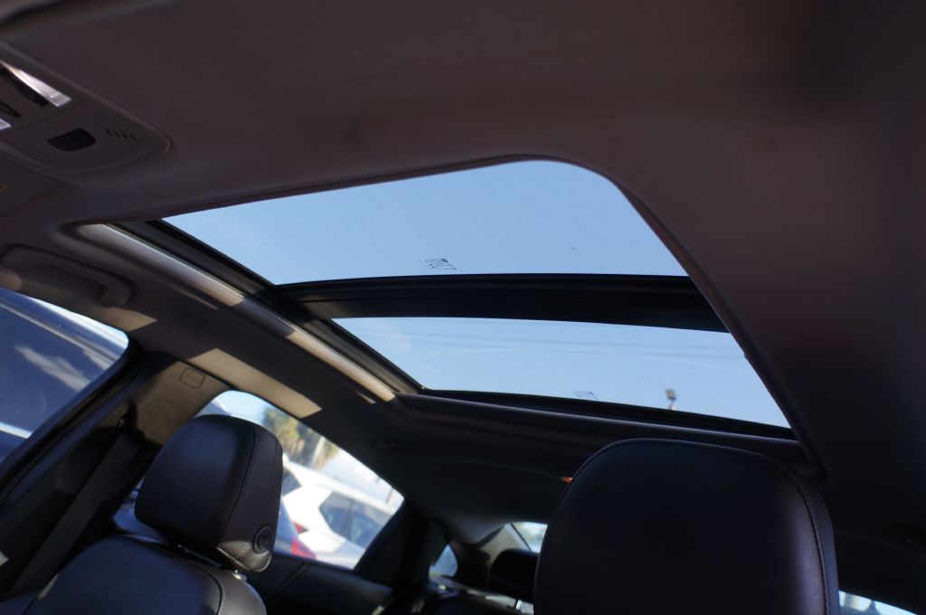 Photo 23 of this CHEVROLET MALIBU PREMIER