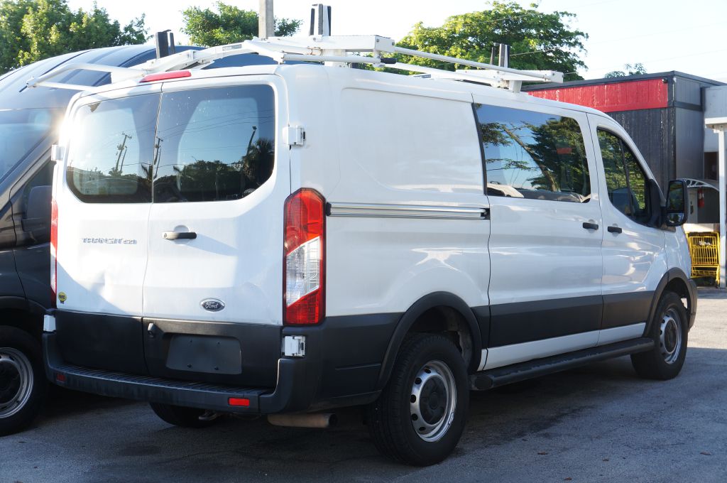 Photo 2 of this FORD TRANSIT T250 LR