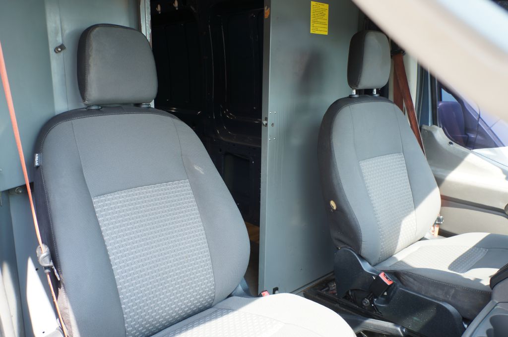 Photo 4 of this FORD TRANSIT T250 HR