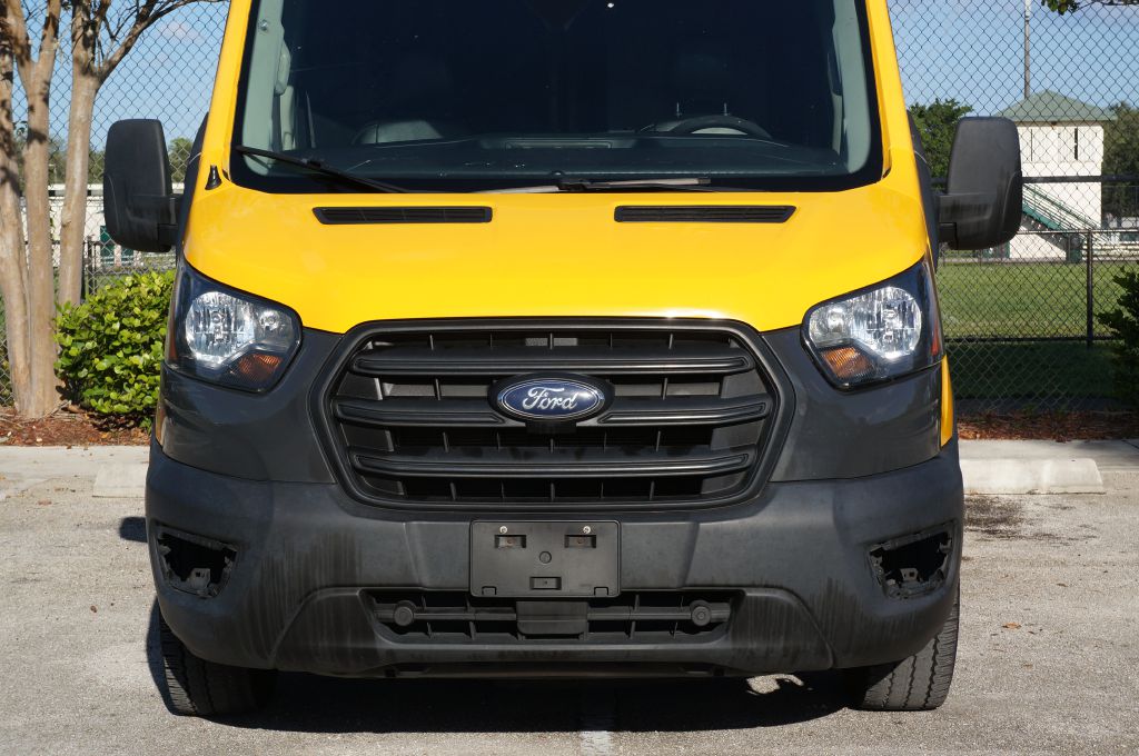 Photo 4 of this FORD TRANSIT T250 HR