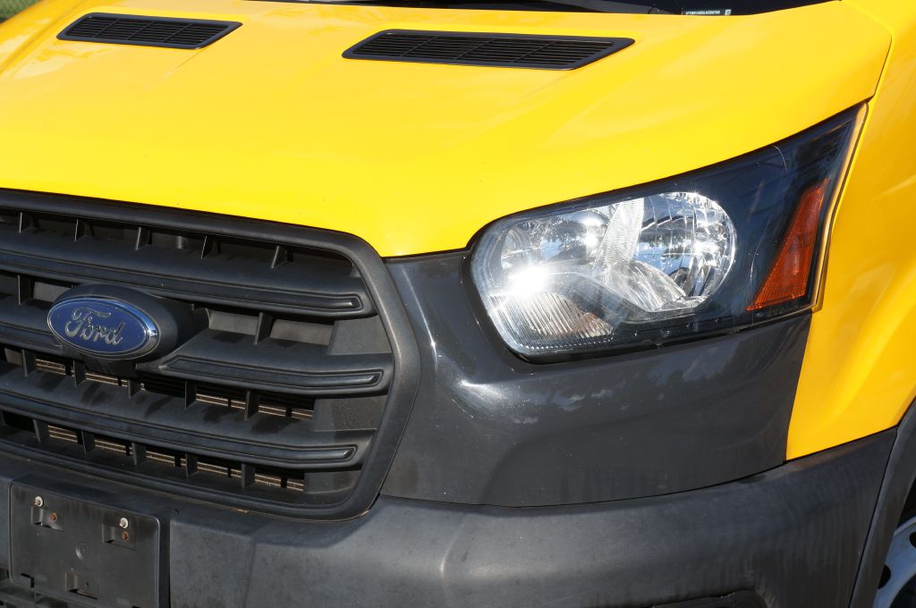 Photo 13 of this FORD TRANSIT T250 HR