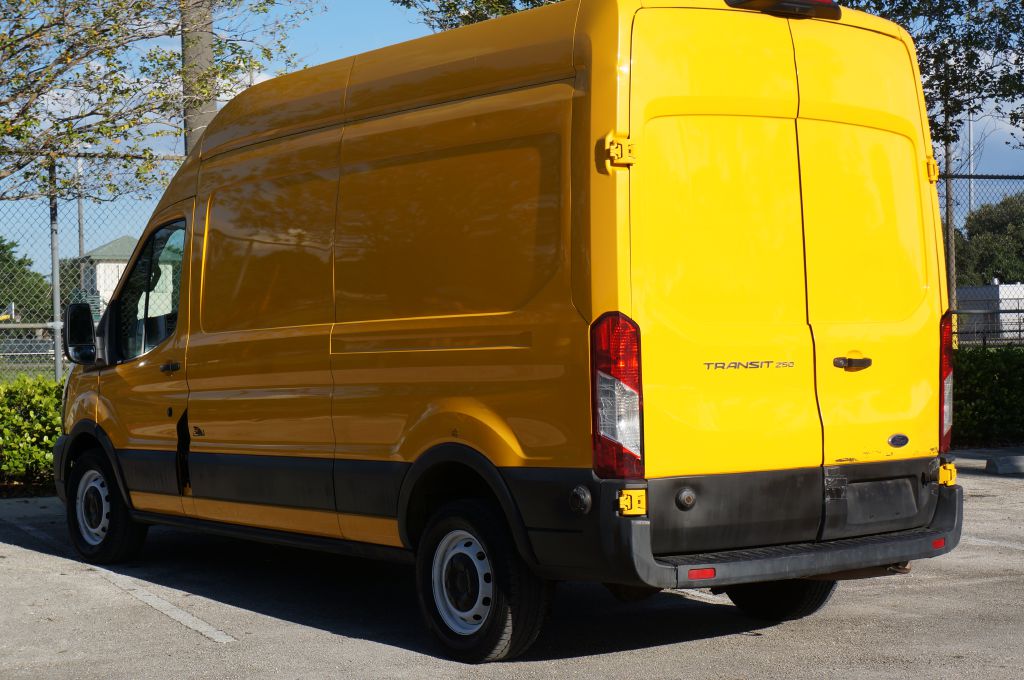 Photo 8 of this FORD TRANSIT T250 HR