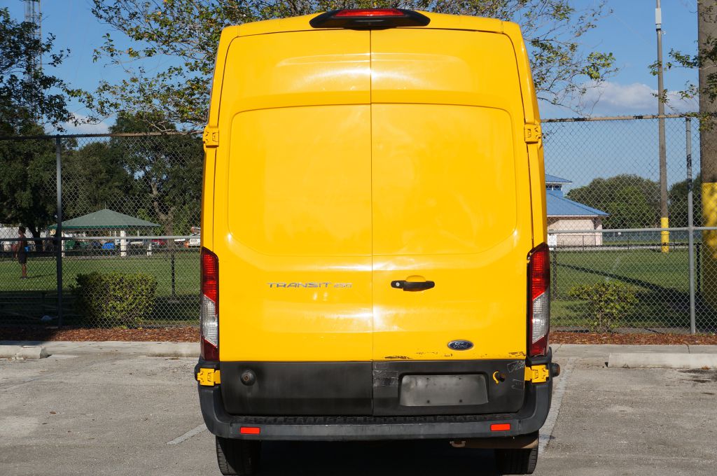 Photo 9 of this FORD TRANSIT T250 HR