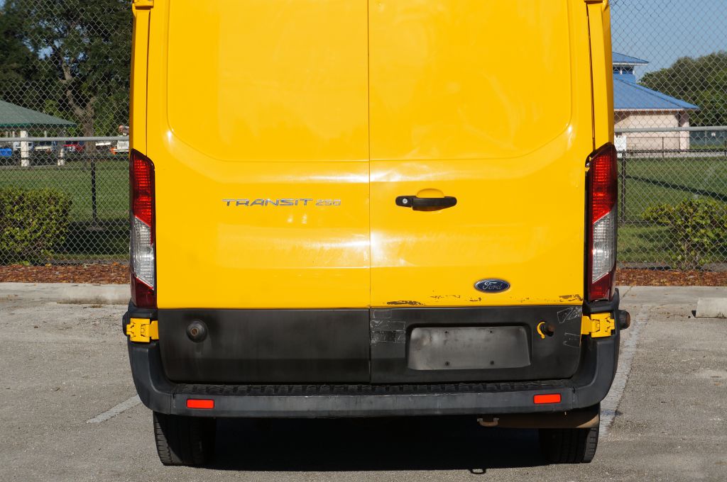 Photo 10 of this FORD TRANSIT T250 HR