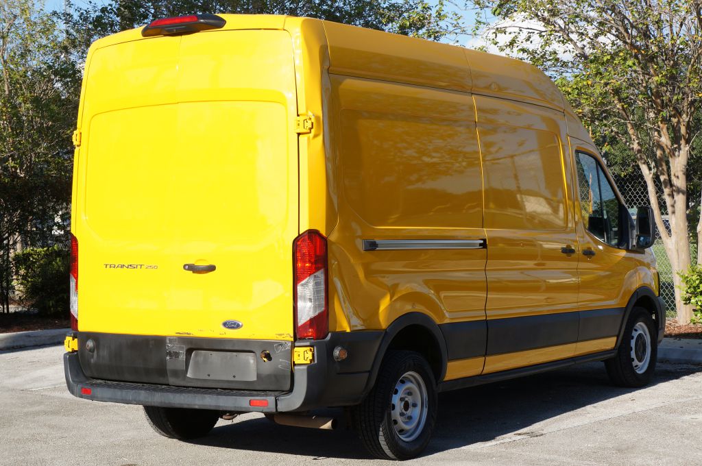 Photo 11 of this FORD TRANSIT T250 HR