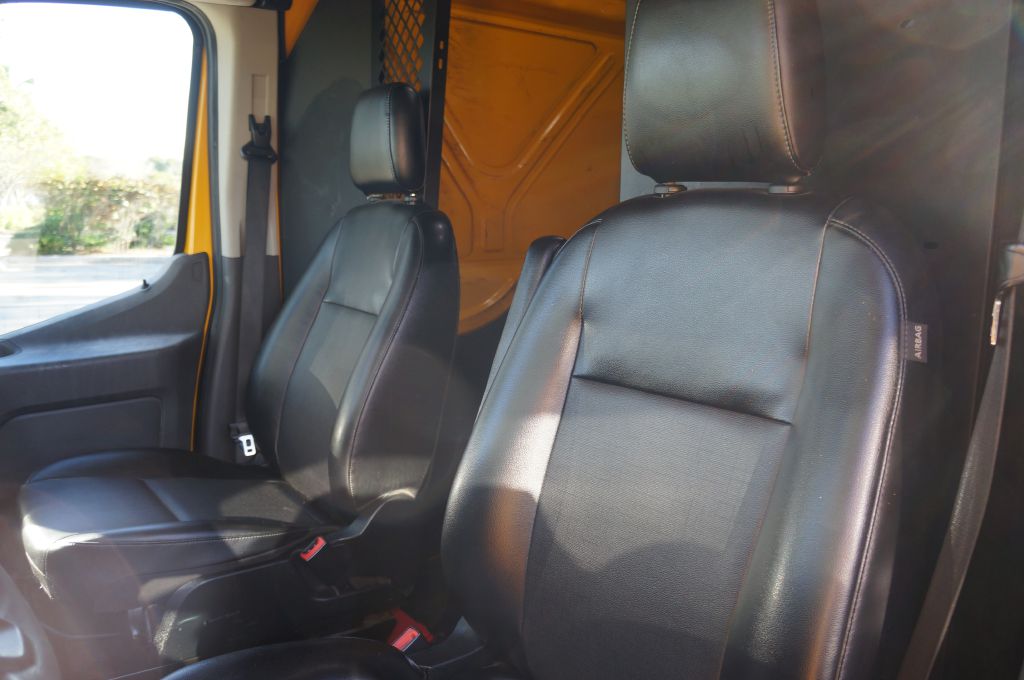 Photo 20 of this FORD TRANSIT T250 HR