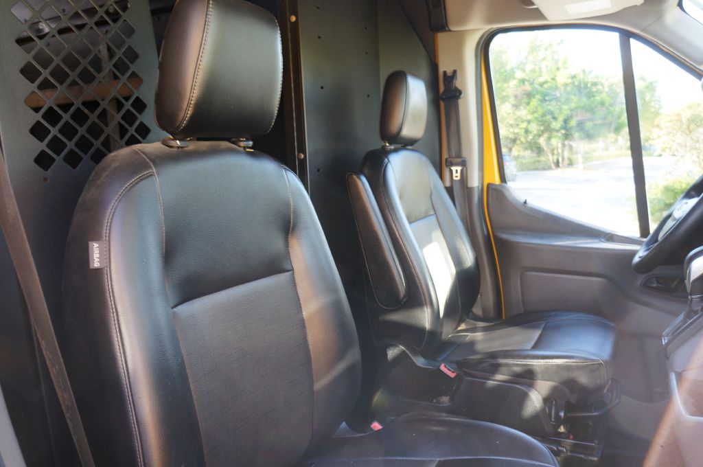 Photo 23 of this FORD TRANSIT T250 HR