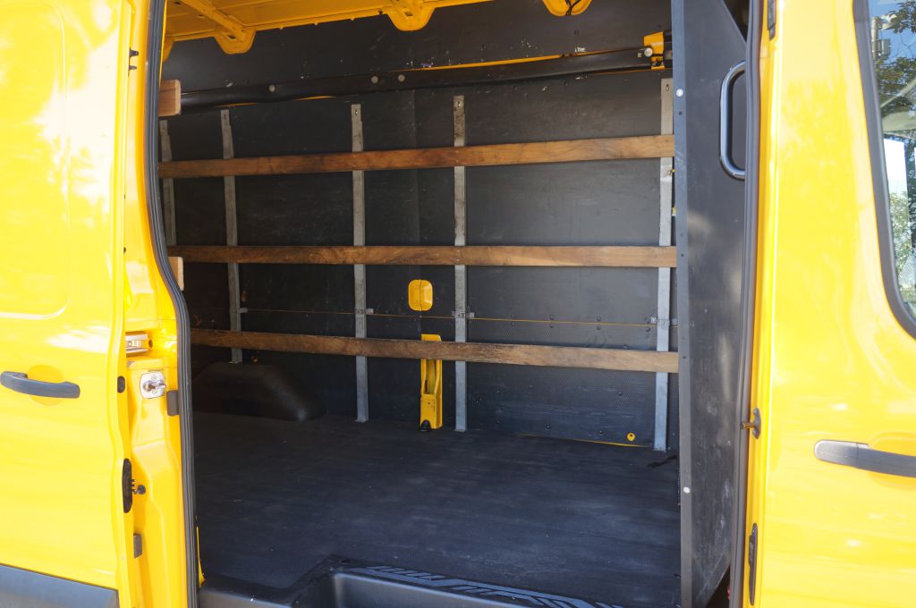 Photo 15 of this FORD TRANSIT T250 HR