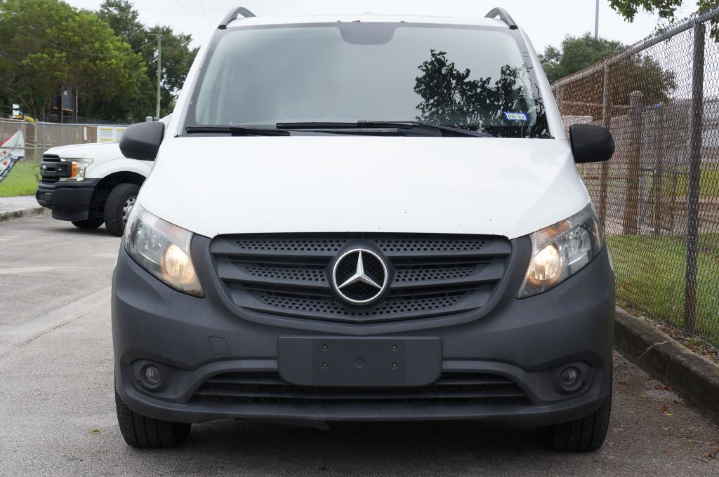 Photo 3 of this MERCEDES-BENZ METRIS