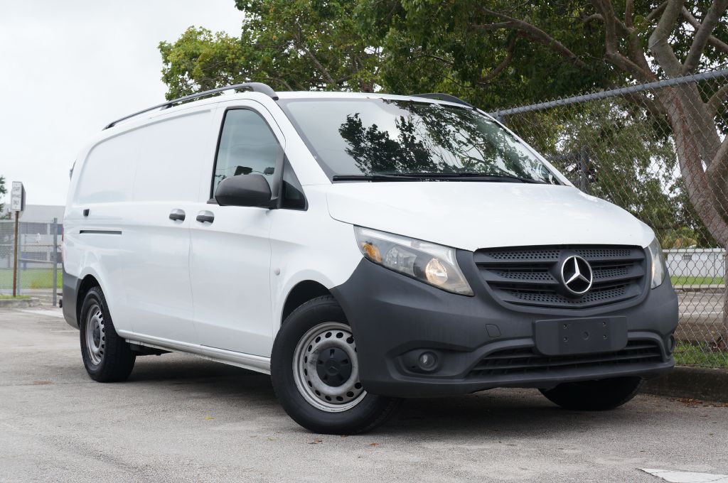 Photo 4 of this MERCEDES-BENZ METRIS