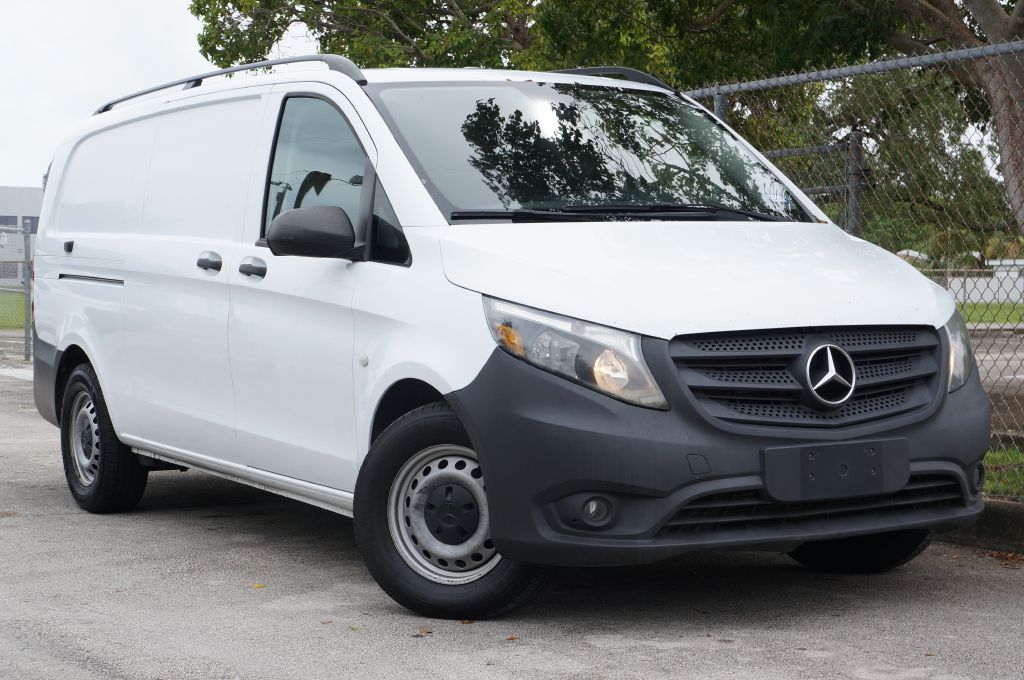 Photo 5 of this MERCEDES-BENZ METRIS