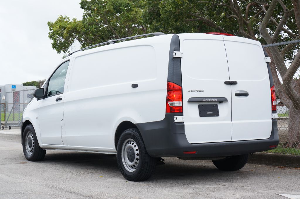 Photo 7 of this MERCEDES-BENZ METRIS