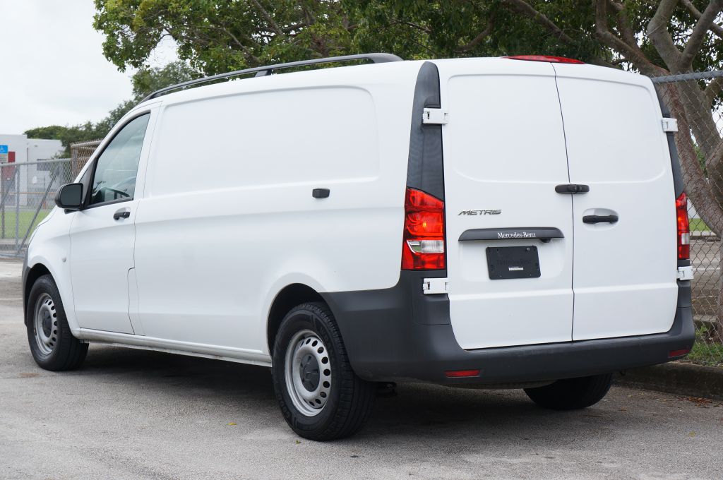 Photo 8 of this MERCEDES-BENZ METRIS