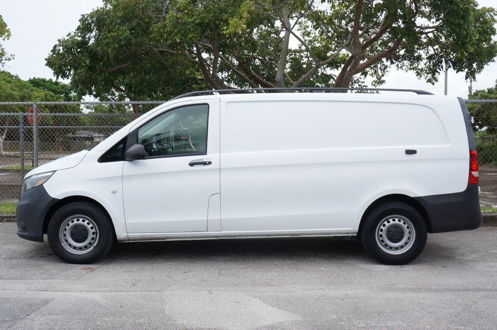 Photo 6 of this MERCEDES-BENZ METRIS