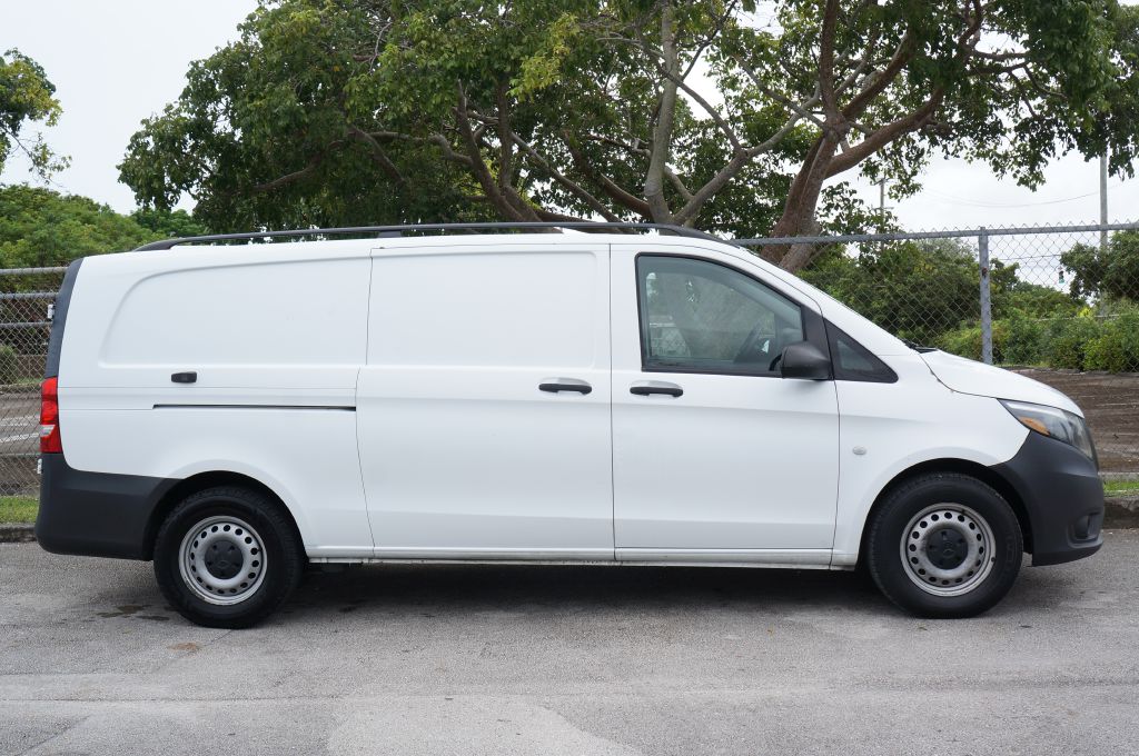Photo 12 of this MERCEDES-BENZ METRIS
