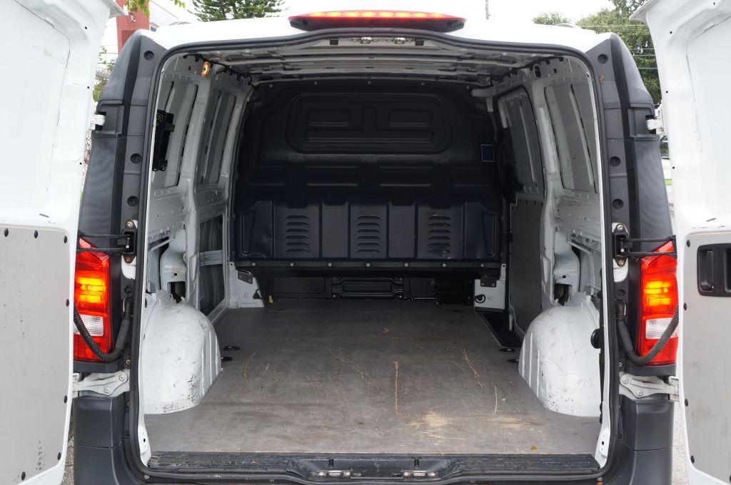 Photo 17 of this MERCEDES-BENZ METRIS