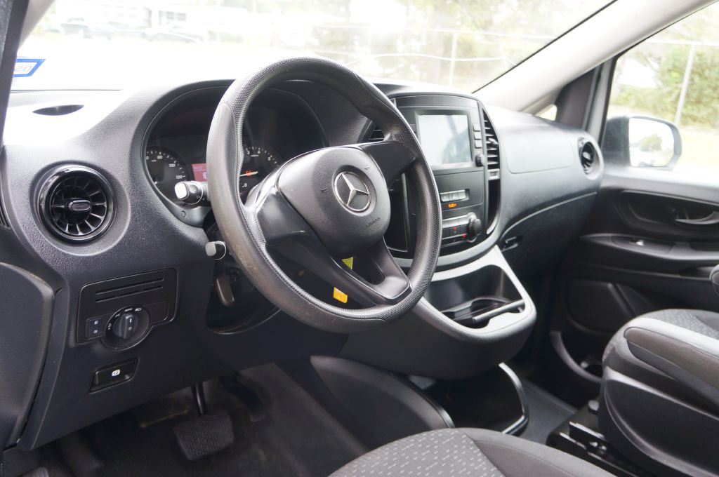 Photo 23 of this MERCEDES-BENZ METRIS