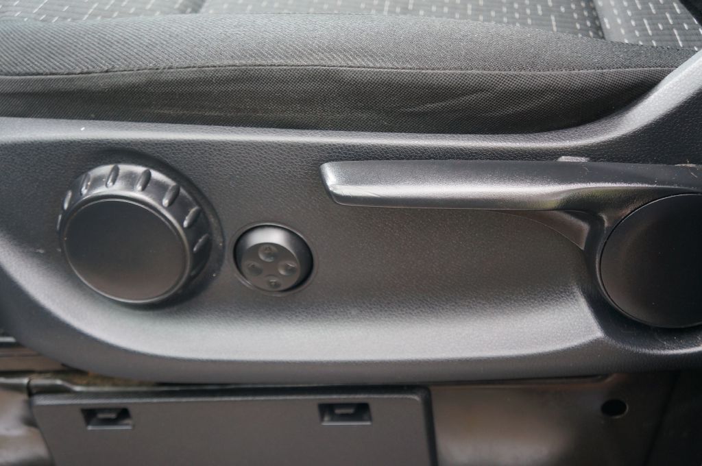 Photo 26 of this MERCEDES-BENZ METRIS