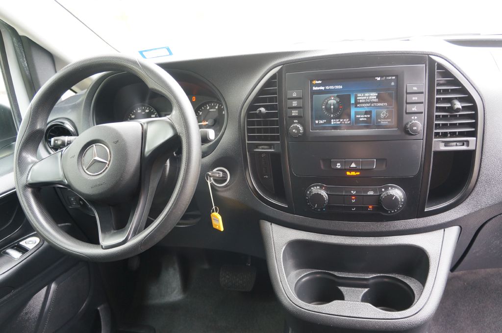 Photo 31 of this MERCEDES-BENZ METRIS