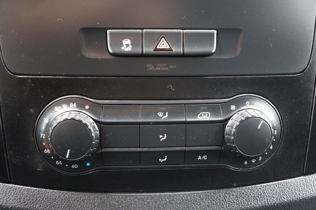 Photo 35 of this MERCEDES-BENZ METRIS