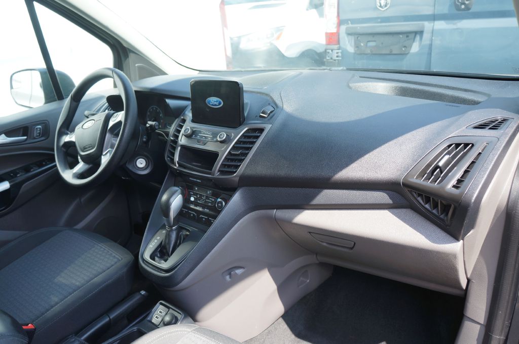 Photo 2 of this FORD TRANSIT CONNECT