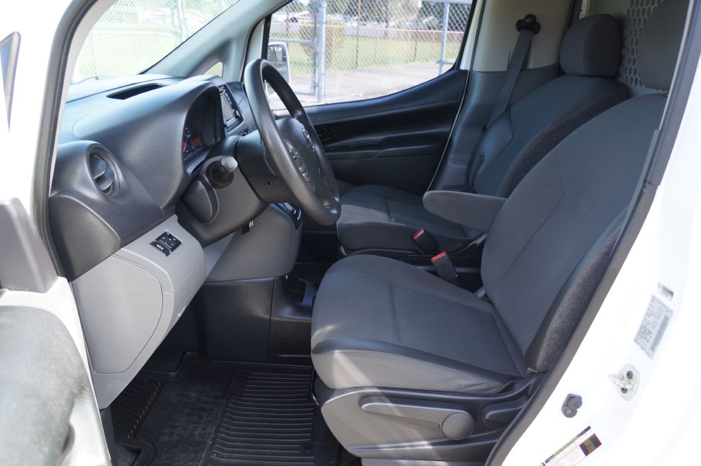 Photo 23 of this NISSAN NV200 S