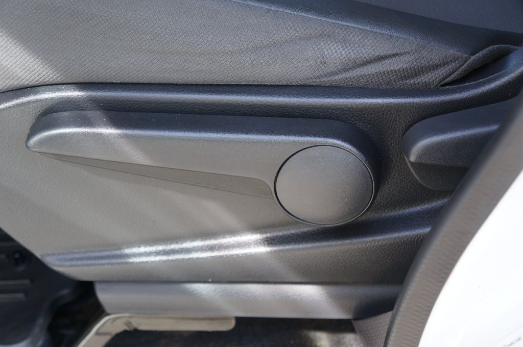 Photo 25 of this NISSAN NV200 S