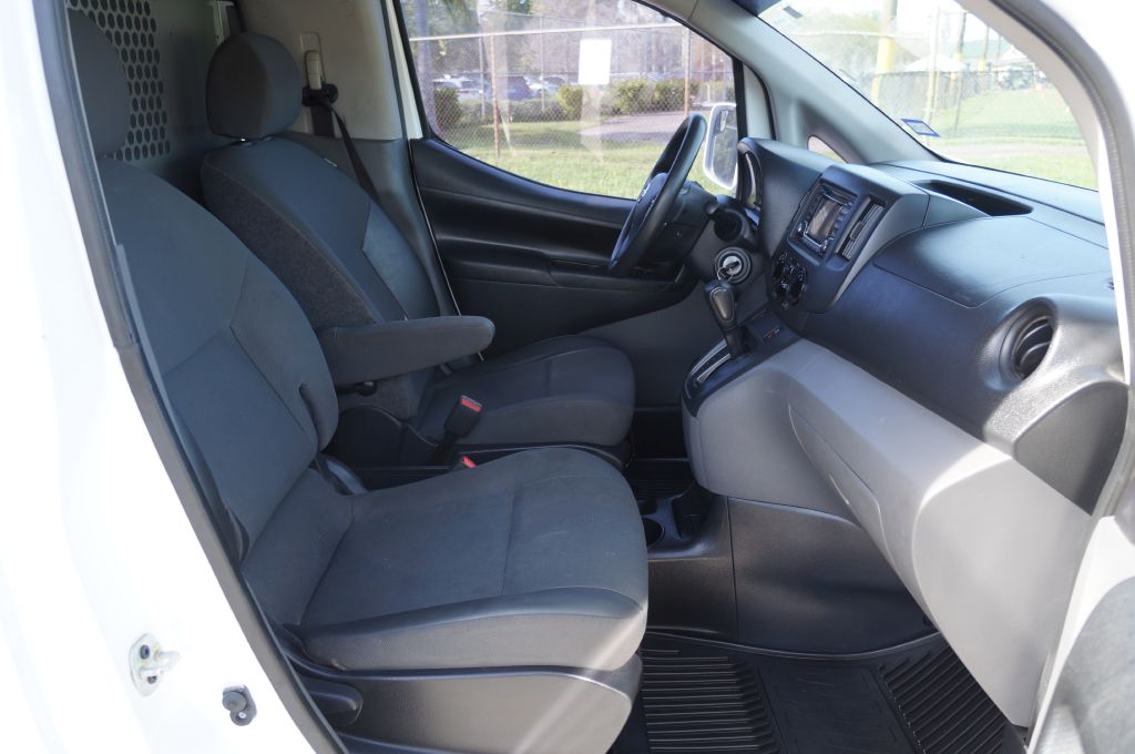 Photo 28 of this NISSAN NV200 S