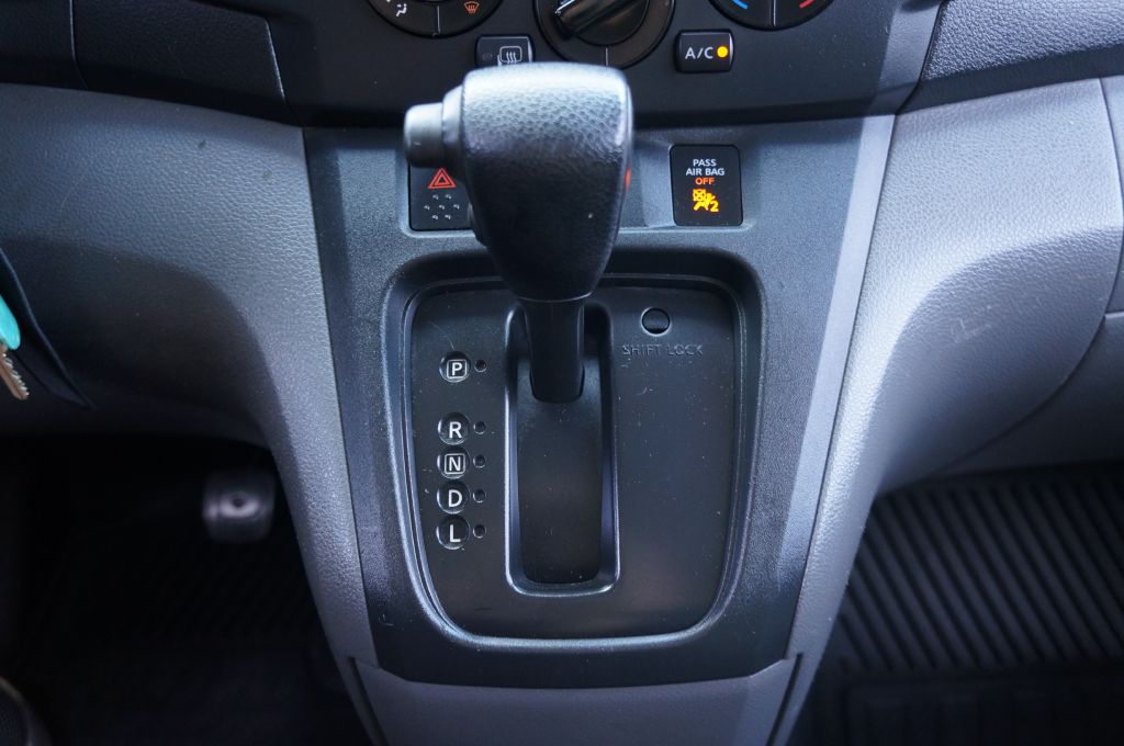 Photo 33 of this NISSAN NV200 S