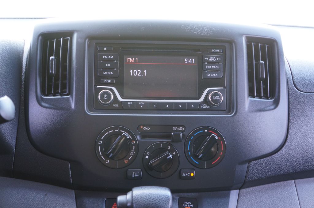 Photo 30 of this NISSAN NV200 S