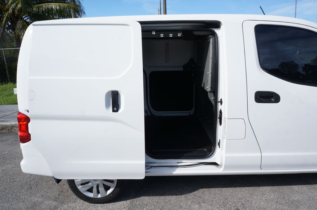 Photo 16 of this NISSAN NV200 S