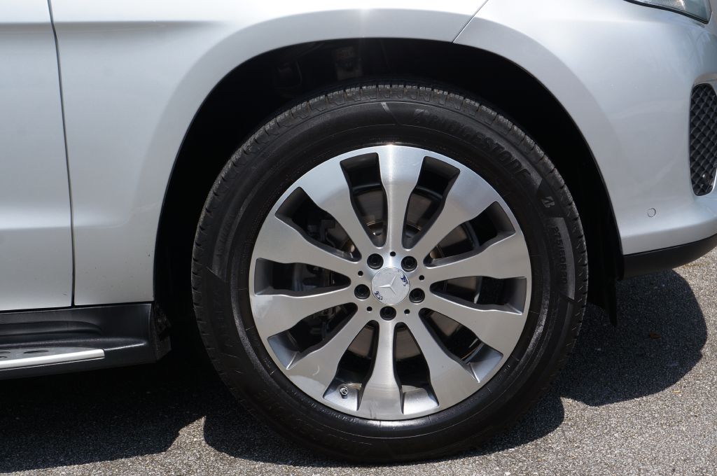 Photo 19 of this MERCEDES-BENZ GLS 450