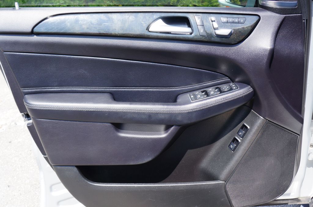 Photo 21 of this MERCEDES-BENZ GLS 450