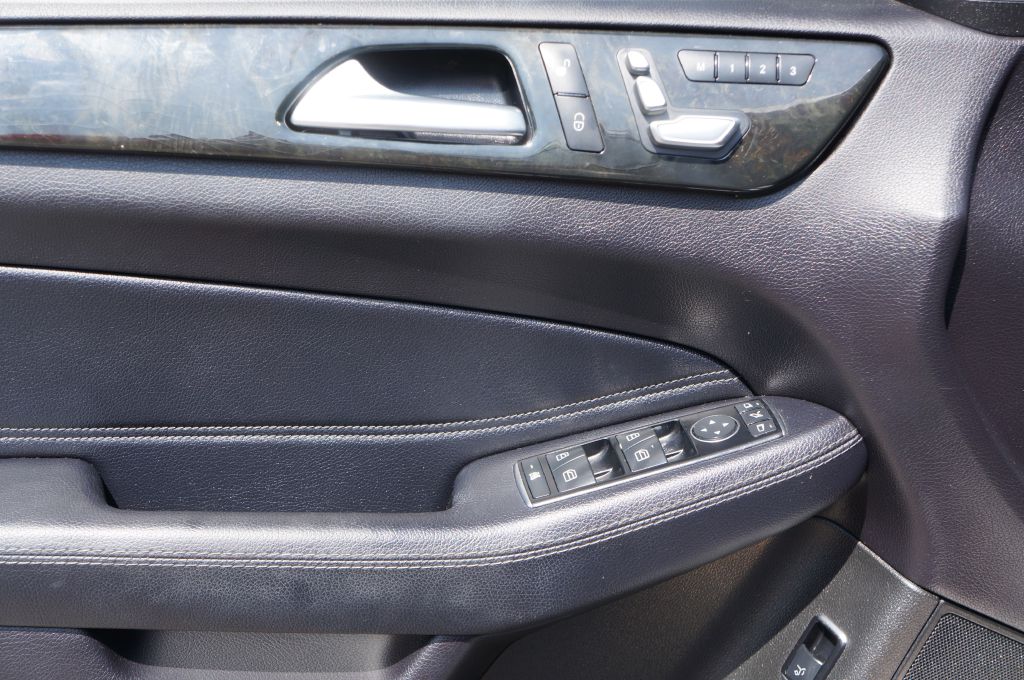Photo 22 of this MERCEDES-BENZ GLS 450