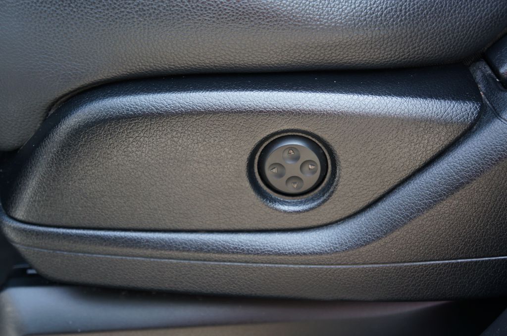 Photo 26 of this MERCEDES-BENZ GLS 450