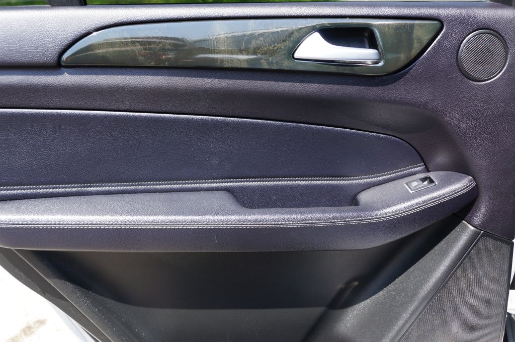 Photo 27 of this MERCEDES-BENZ GLS 450