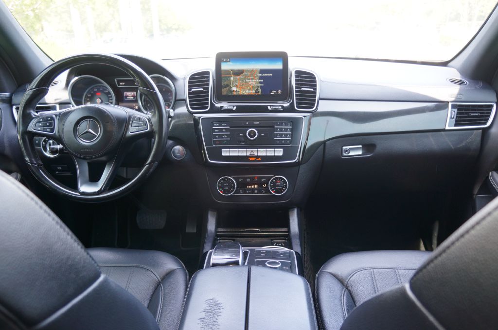Photo 32 of this MERCEDES-BENZ GLS 450