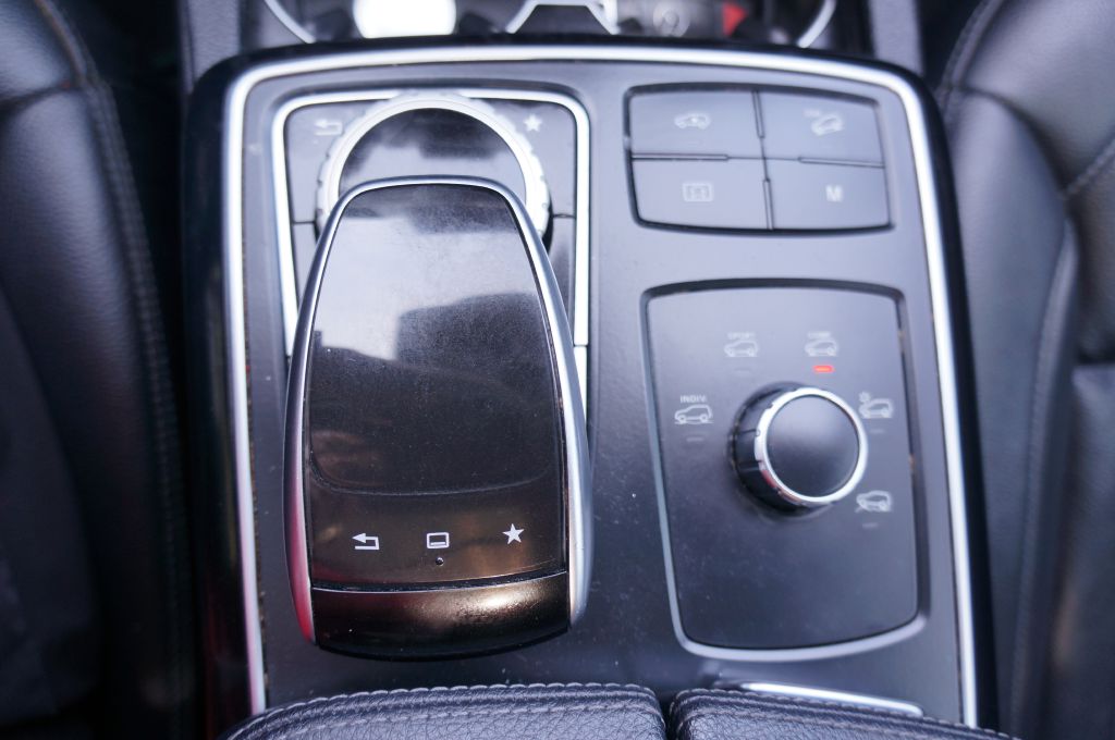Photo 42 of this MERCEDES-BENZ GLS 450