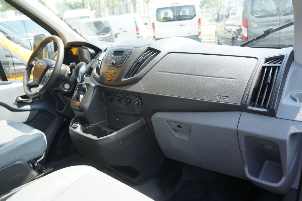 Photo 2 of this FORD TRANSIT T250 MR