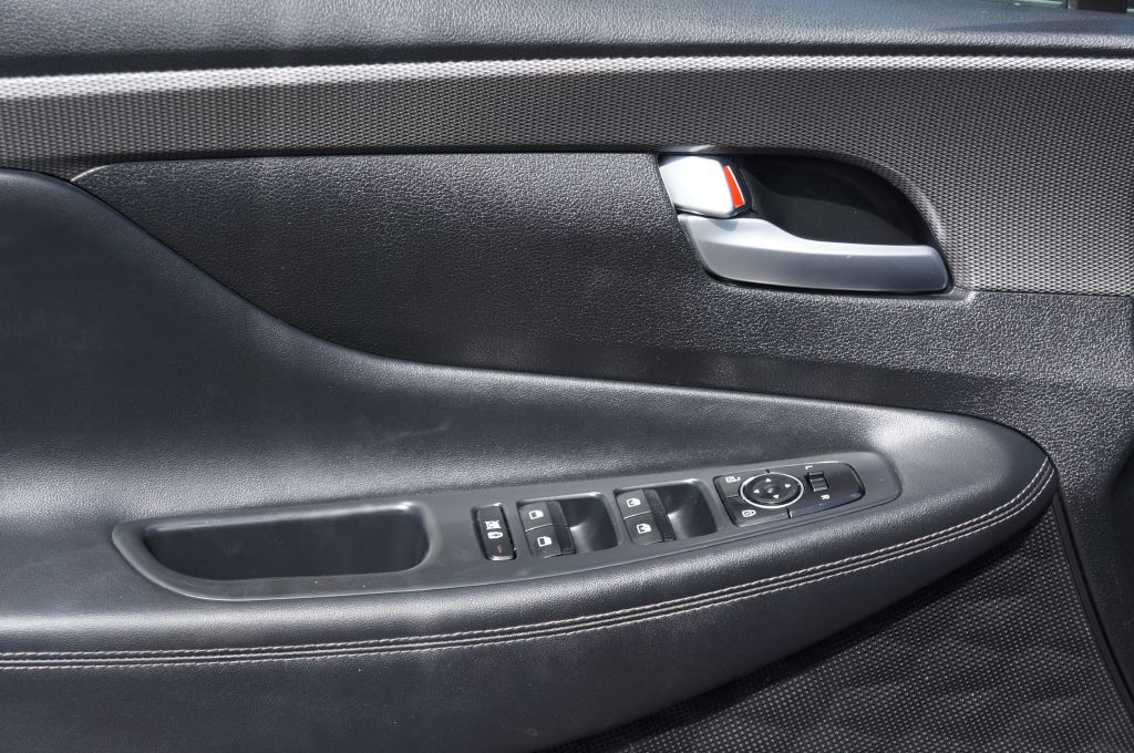 Photo 19 of this HYUNDAI SANTA FE LIMITE