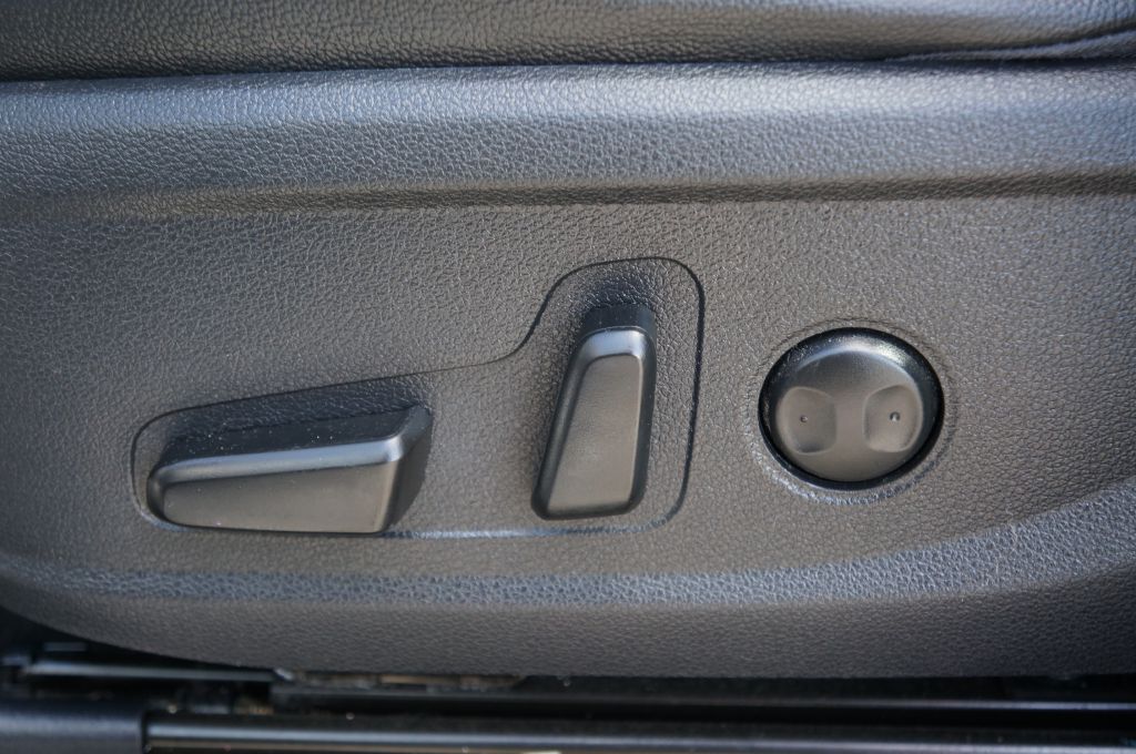 Photo 23 of this HYUNDAI SANTA FE LIMITE