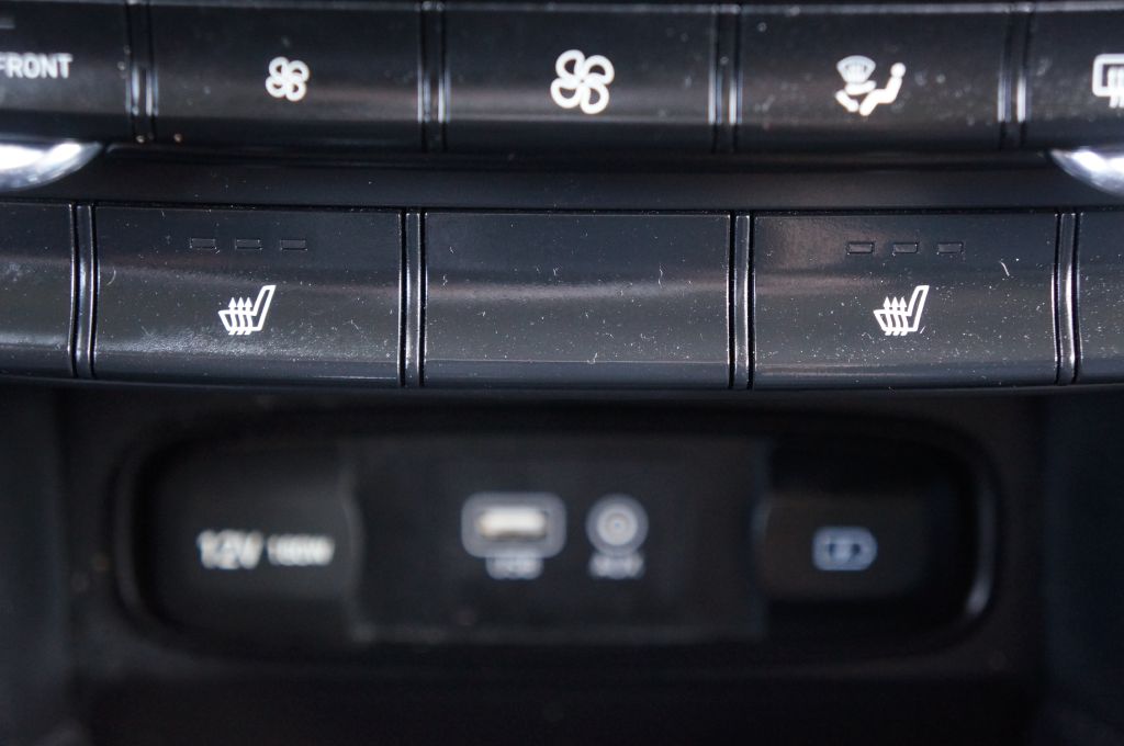Photo 36 of this HYUNDAI SANTA FE LIMITE
