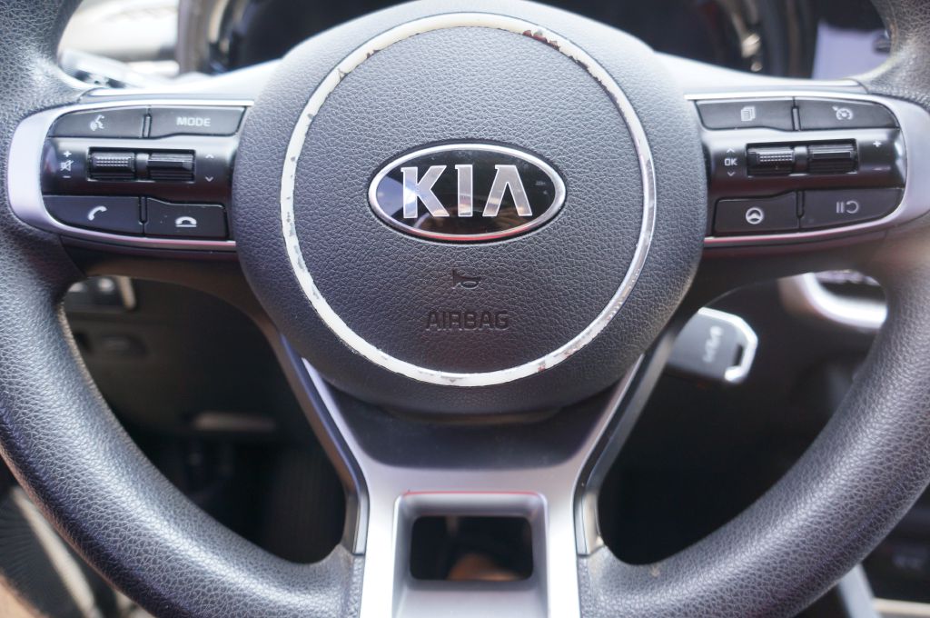 Photo 4 of this KIA K5 LX