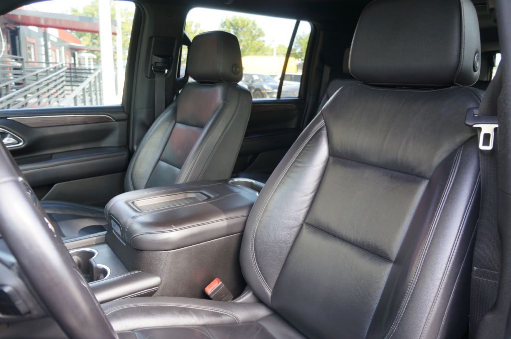 Photo 5 of this CHEVROLET SUBURBAN LT