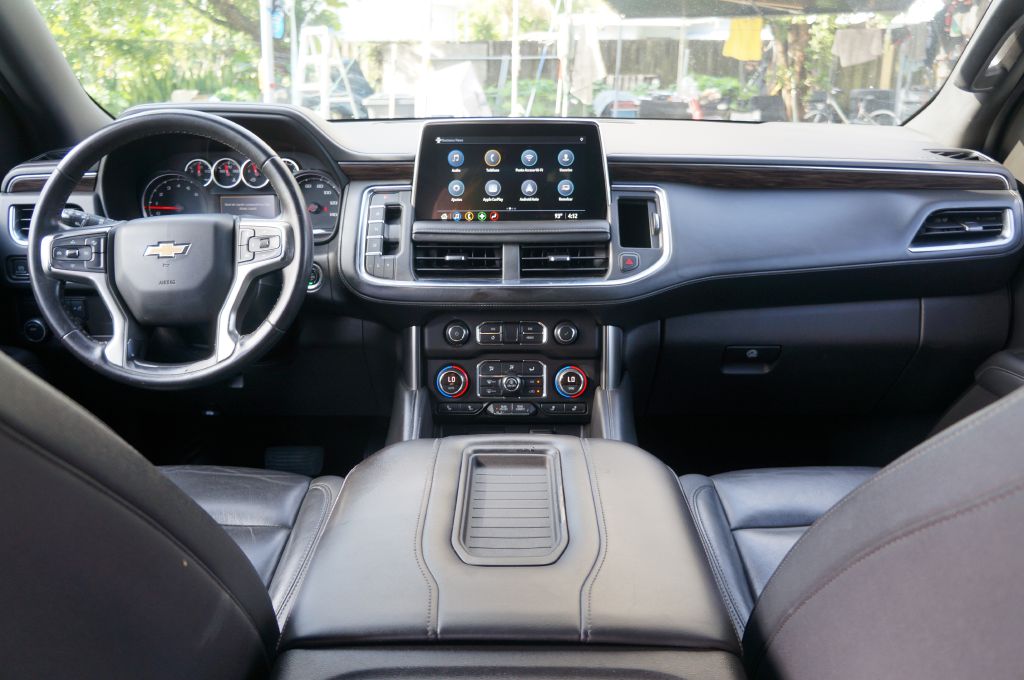 Photo 6 of this CHEVROLET SUBURBAN LT