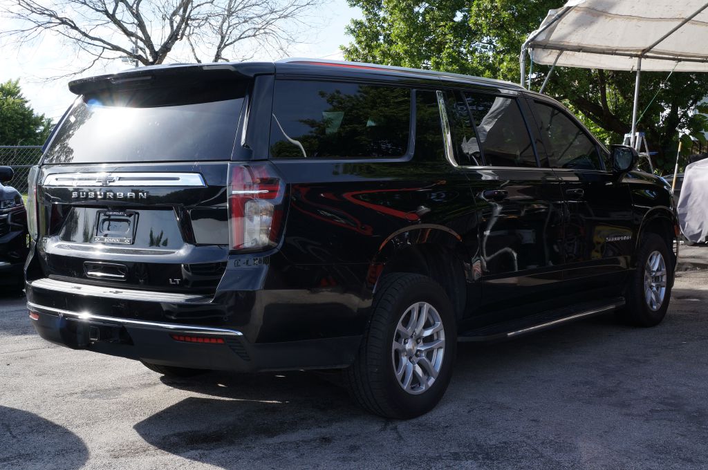 Photo 2 of this CHEVROLET SUBURBAN LT