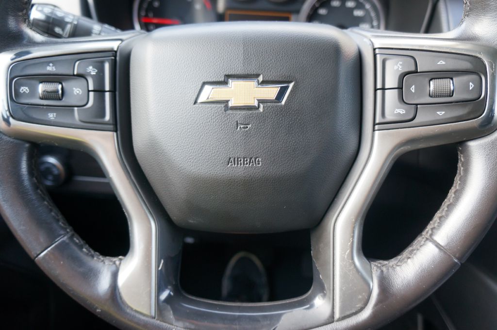 Photo 12 of this CHEVROLET SUBURBAN LT